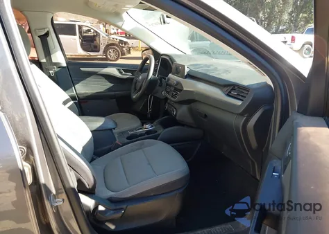 2021 Ford Escape S z USA, uszkodzony, nr VIN 1FMCU0F65MUA50173